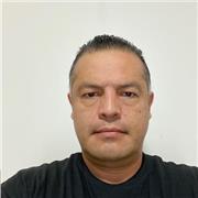 Maestro que busca compartir conocimiento y apoyar en todo a sus estudiantes